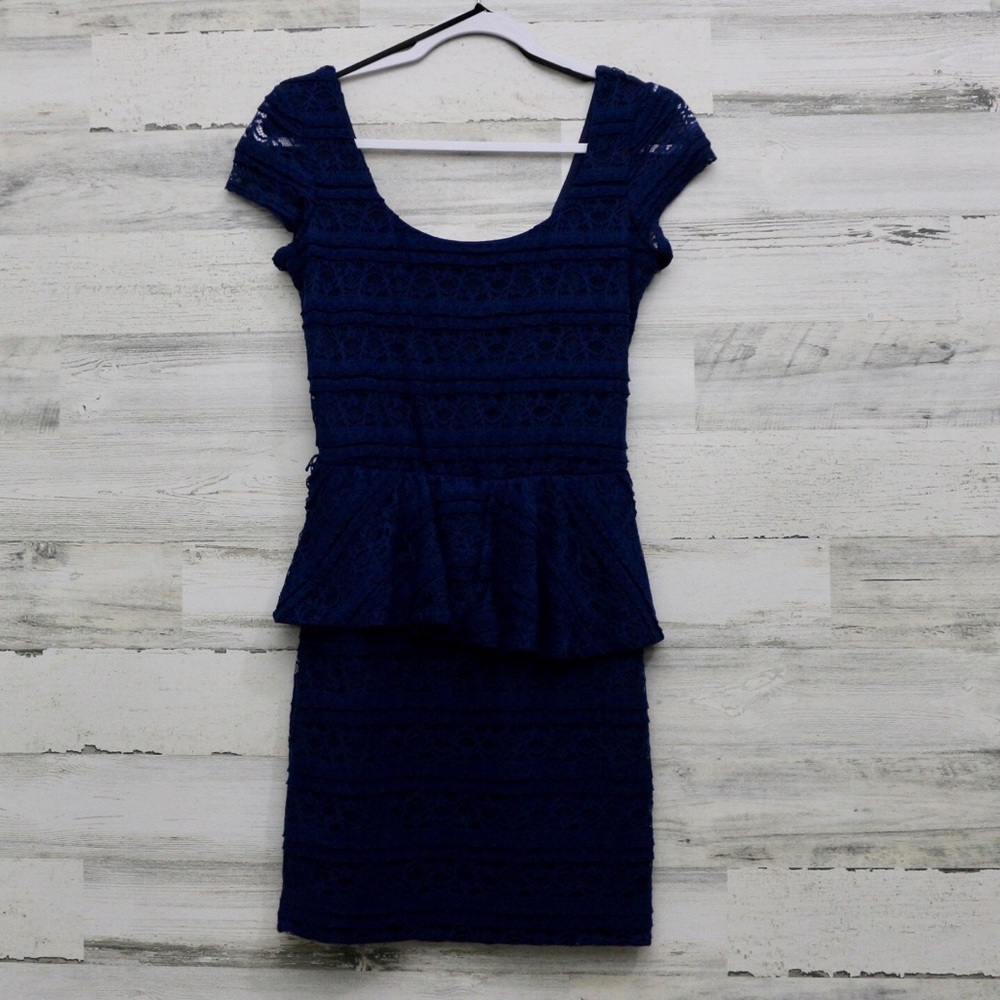 Love Reign Sz M navy blue lace dress